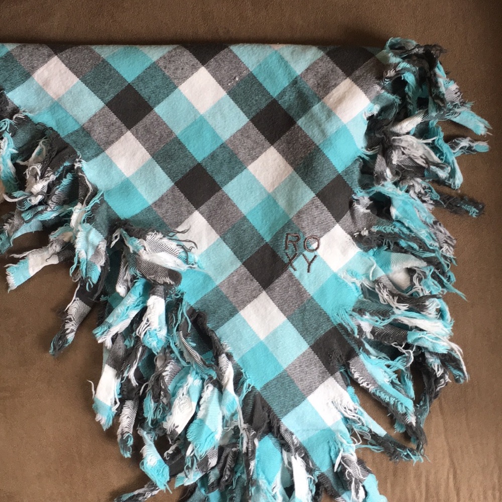 Roxy scarf